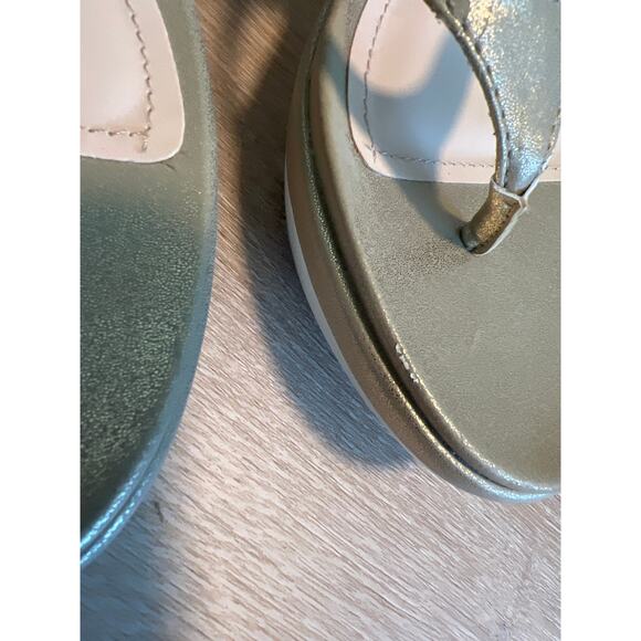 Kenneth Cole Reaction Women’s Pepea Cross Wedge Sandals Gold Size 8.5M - Picture 3 of 6